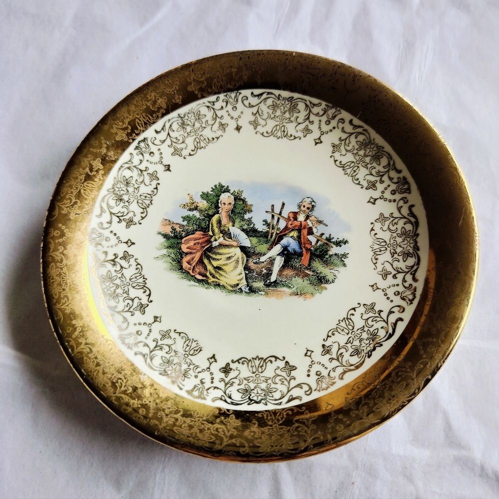 Vintage Sabin Crest -O-Gold Warranted 22K Gold Trimmed Saucer Courting Couple